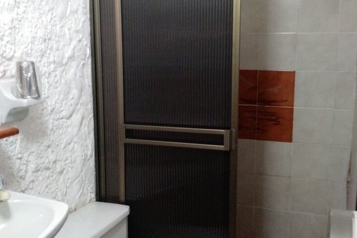 Room 30 of 103