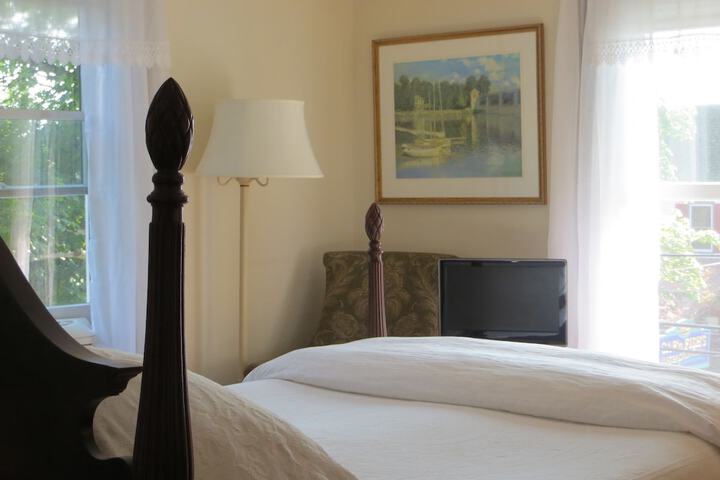 Room 9 of 34