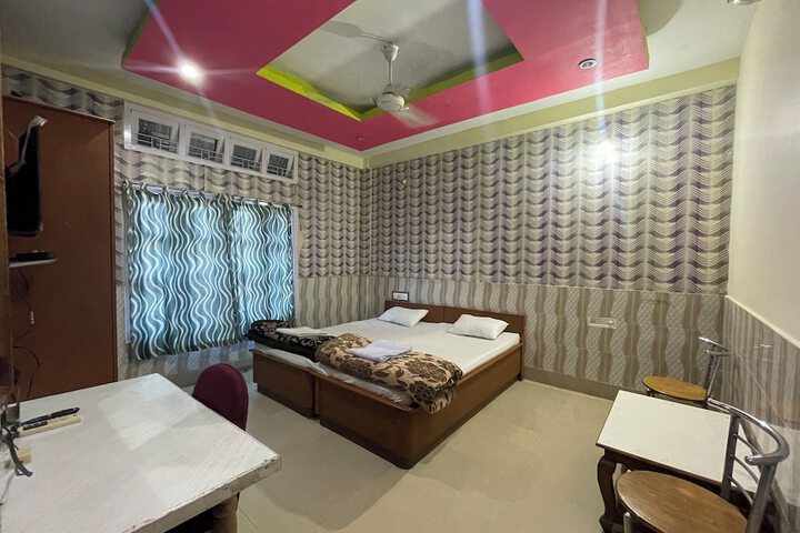 Room 5 of 43