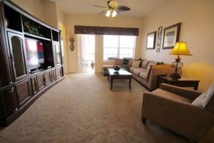 Room 6 of 10