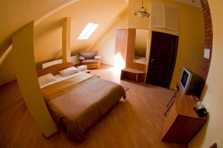 Room 3 of 79