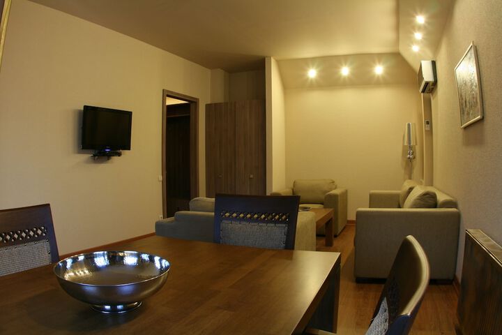 Room 12 of 113