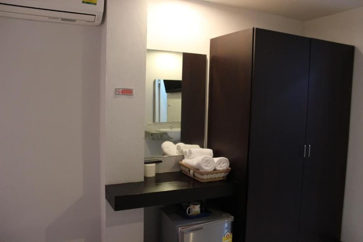 Room 18 of 33