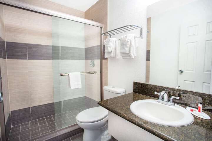 Guest room bath