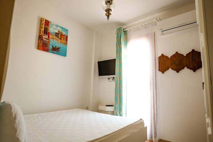 Room 12 of 27