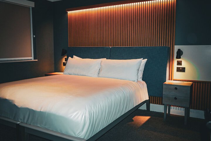Room 9 of 42