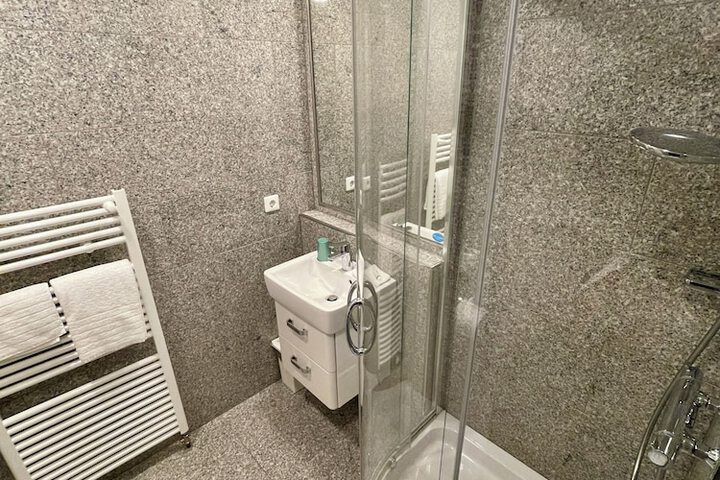 Room 16 of 29