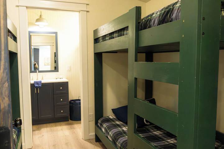 Room 133 of 917