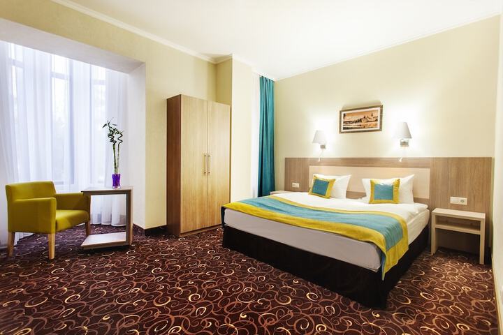 Room 13 of 48