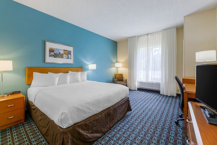 1 King Bed (5 of 11)