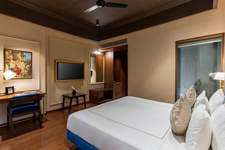 Room 13 of 105
