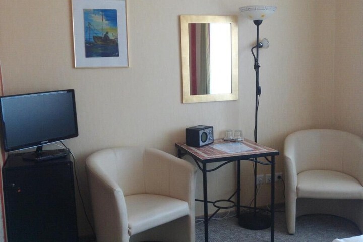 Room 11 of 30
