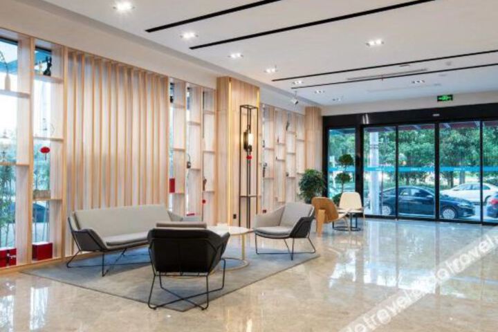 Hotel Interior 10 of 28