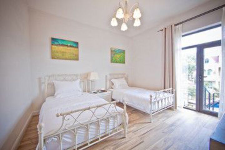 Room 16 of 37