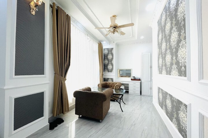 Room 10 of 15