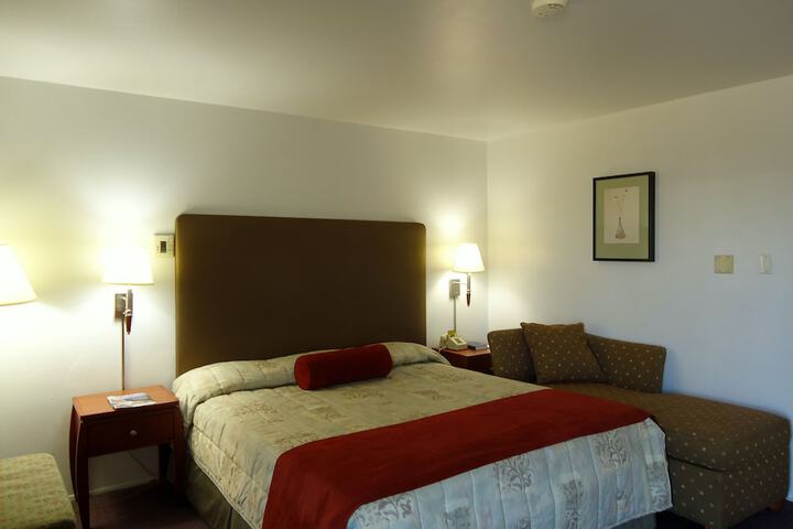 1 King Bed (11 of 12)