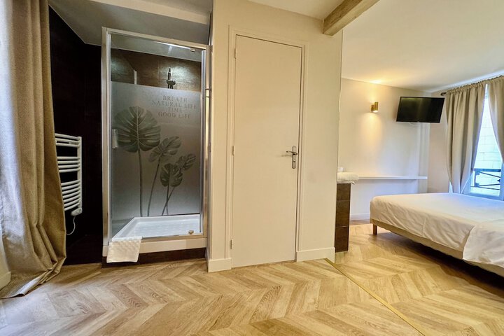 Room 42 of 65