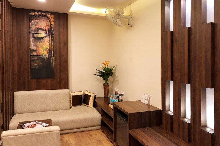 Room 8 of 38