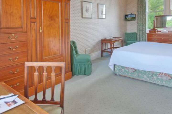 Room 13 of 33