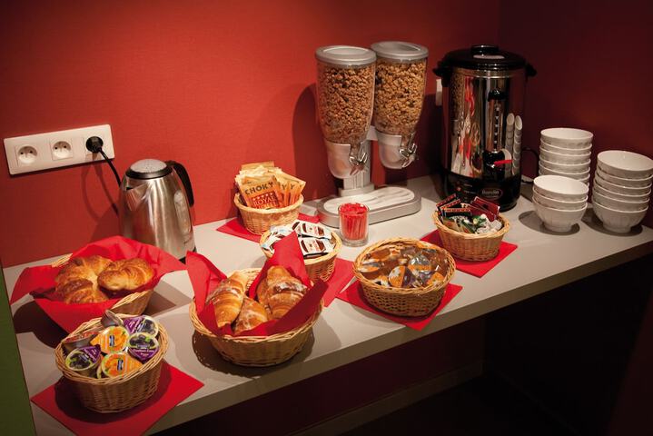 Breakfast/Coffee Service 122 of 147