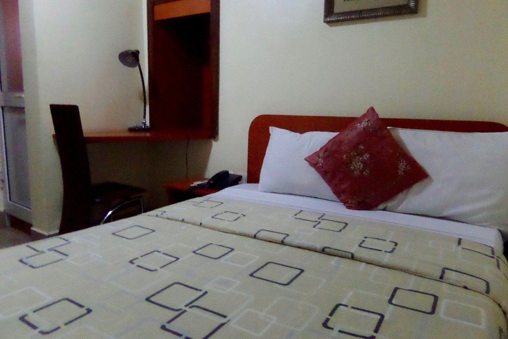 Room 13 of 37