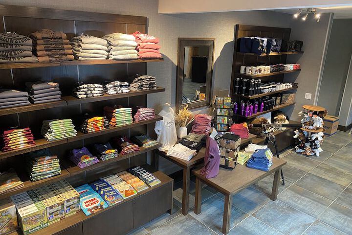 Gift Shop 18 of 22