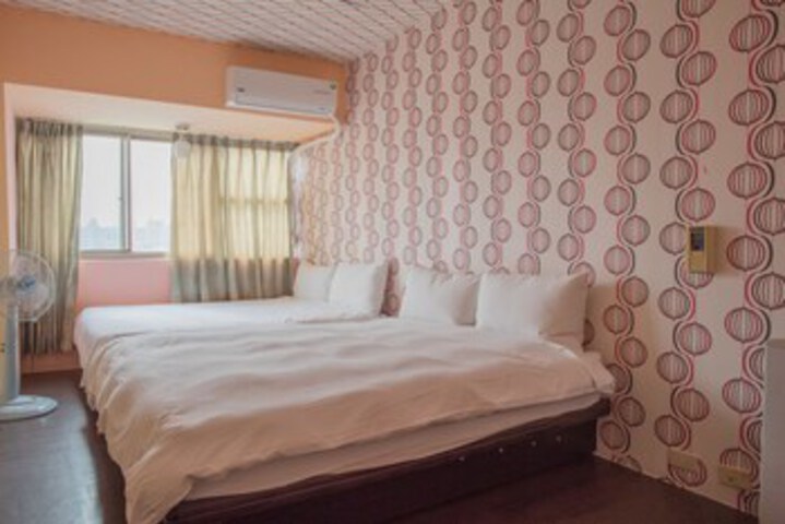 Room 19 of 38