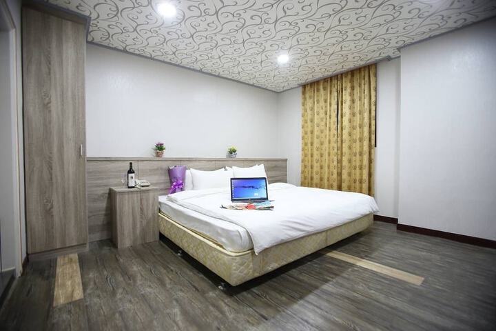 Room 8 of 46