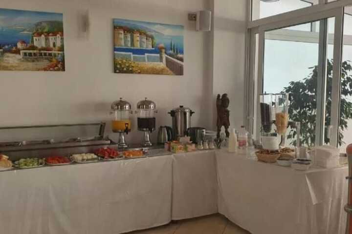 Breakfast/Coffee Service 98 of 106