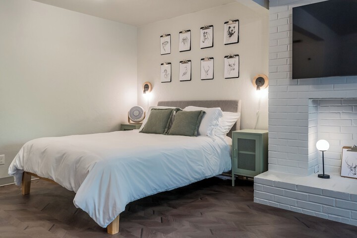 Room 6 of 20