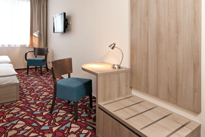 Room 6 of 40