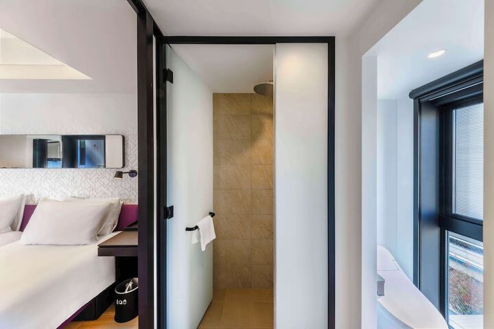 Room 45 of 66