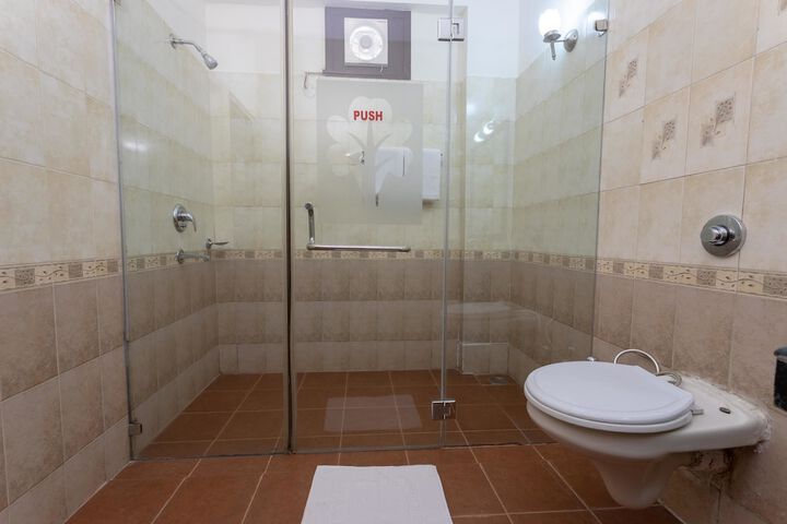 Room 53 of 102