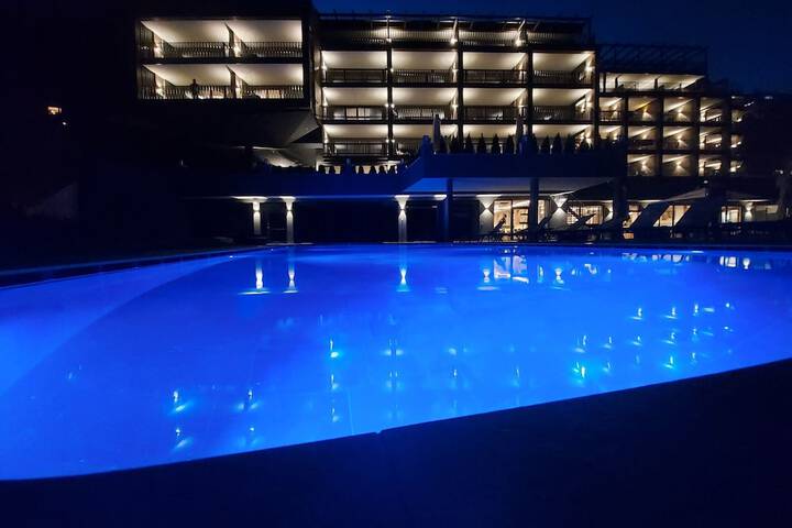 Pool 25 of 39