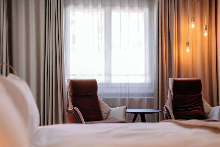 Room 15 of 98