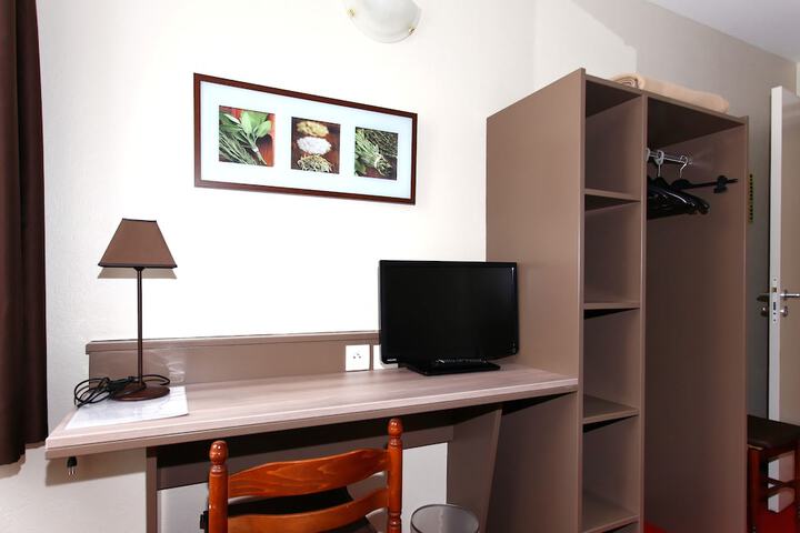 Room 9 of 68