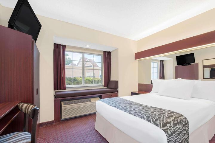 2 Queen Beds Mobility Accessible (8 of 29)