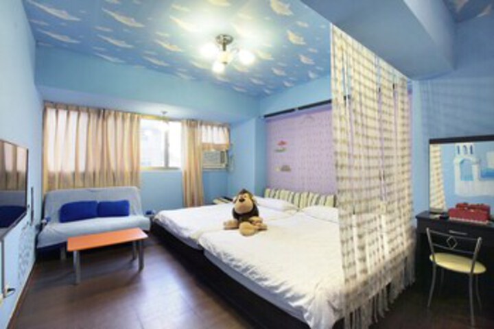 Room 32 of 38