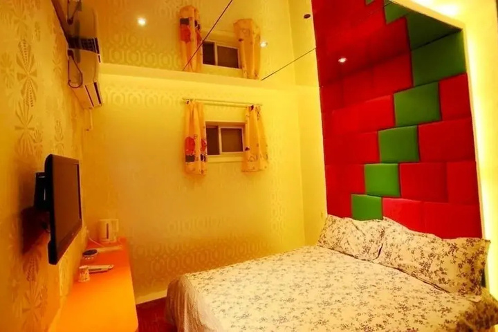 Room 3 of 21