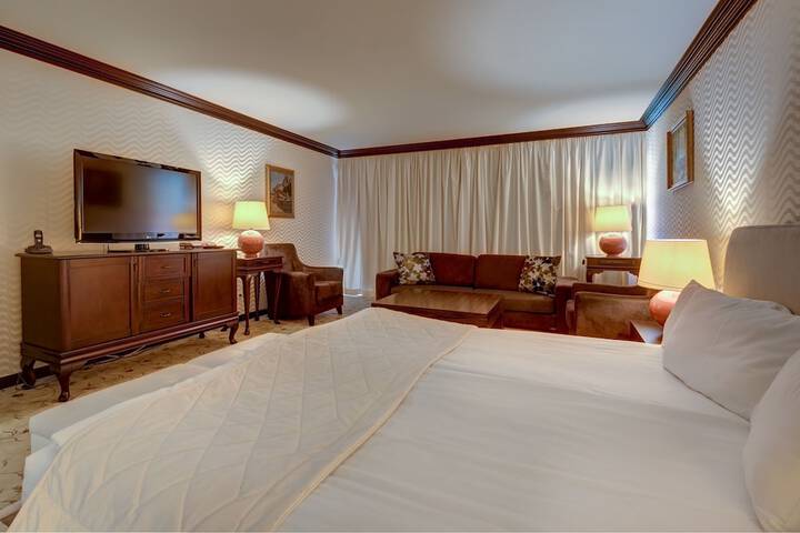Room 40 of 85