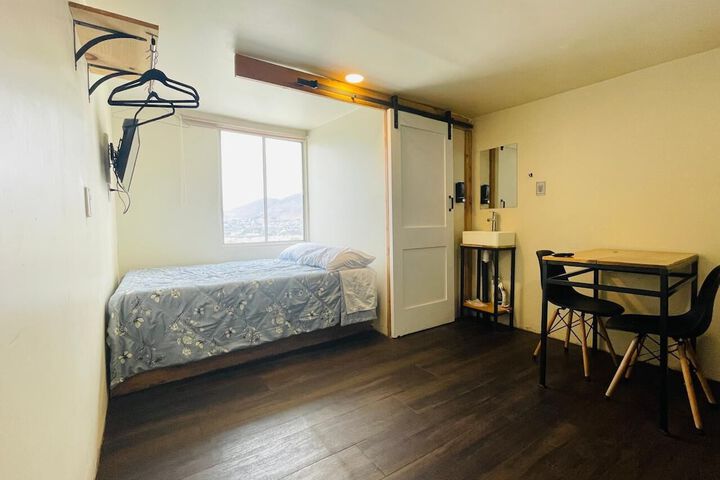 Room 3 of 98