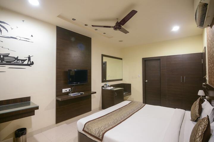 Room 9 of 38