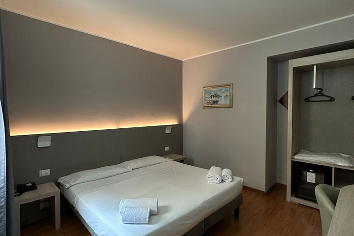 Room 15 of 33