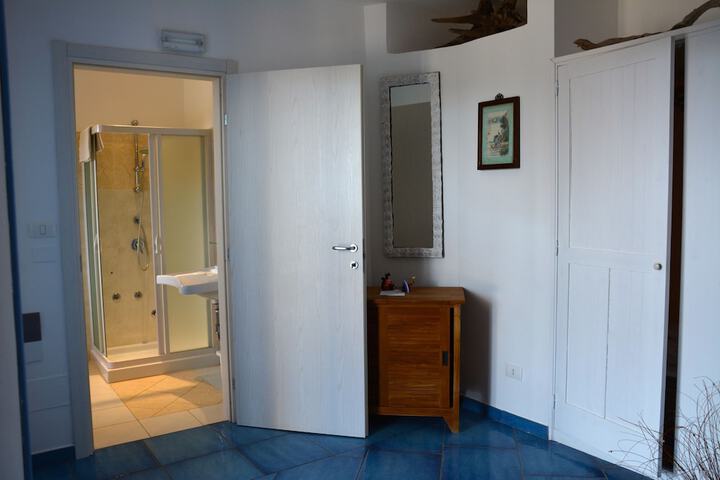 Room 22 of 43