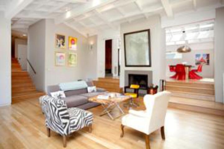 1014 - Contemporary Outpost Estate in Los Angeles, CA