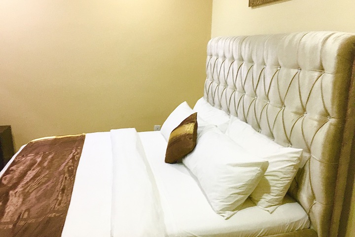 Room 4 of 38