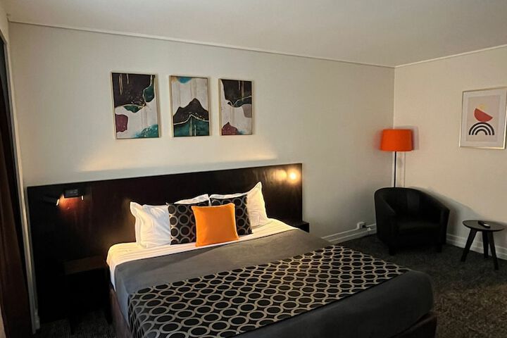Room 18 of 39
