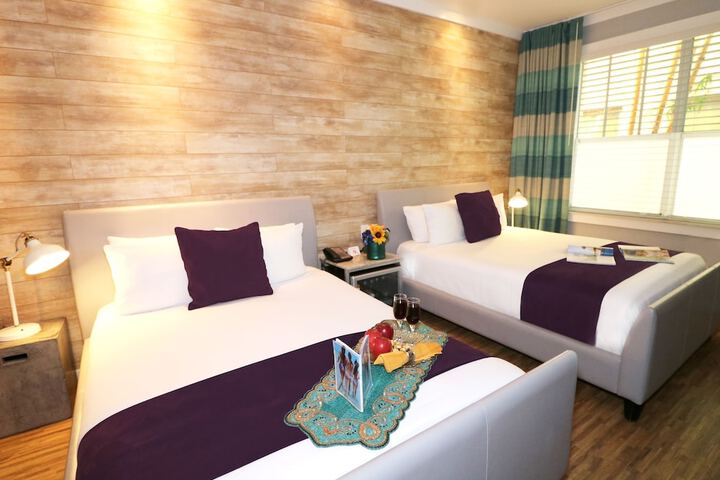 Double Accessible Queen Size Bed (15 of 16)