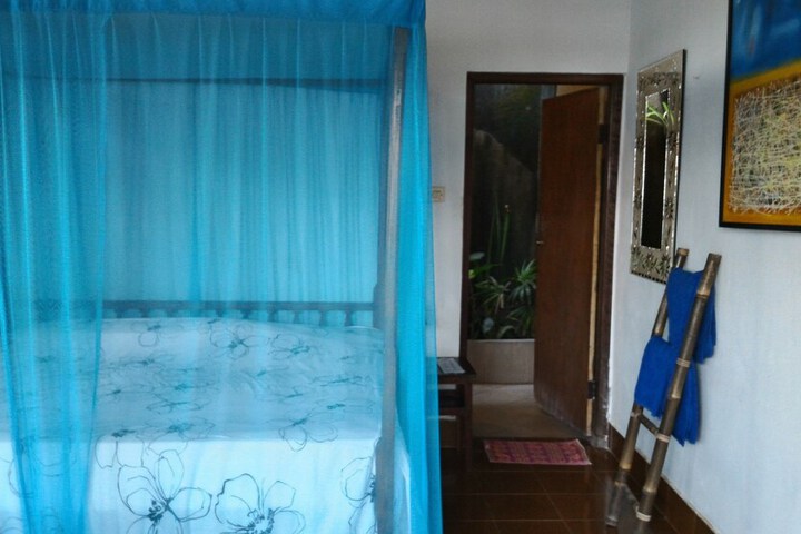 Room 7 of 25