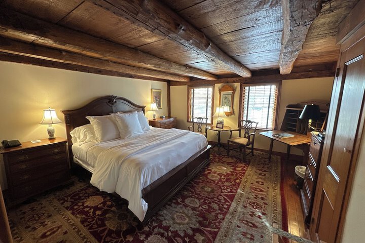 Room 14 of 65
